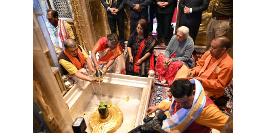  श्रीकाशी विश्वनाथ मंदिर में राष्ट्रपति ने किया पूजन, भव्य गंगा आरती देख हुईं भावविभोर